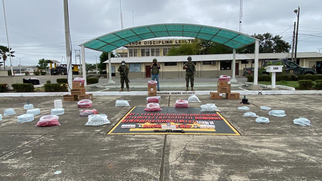 Azuay: Fuerzas Armadas decomisó material explosivo en el cantón Camilo Ponce Enríquez