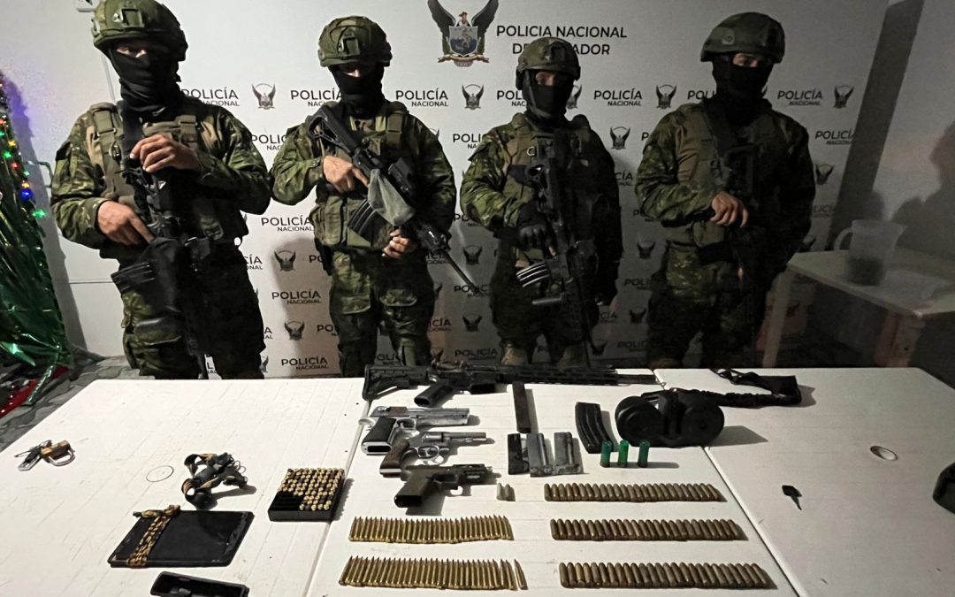 Presuntos extorsionadores del G.D.O Los Tiguerones aprehendidos con armas y municiones en Tonsupa